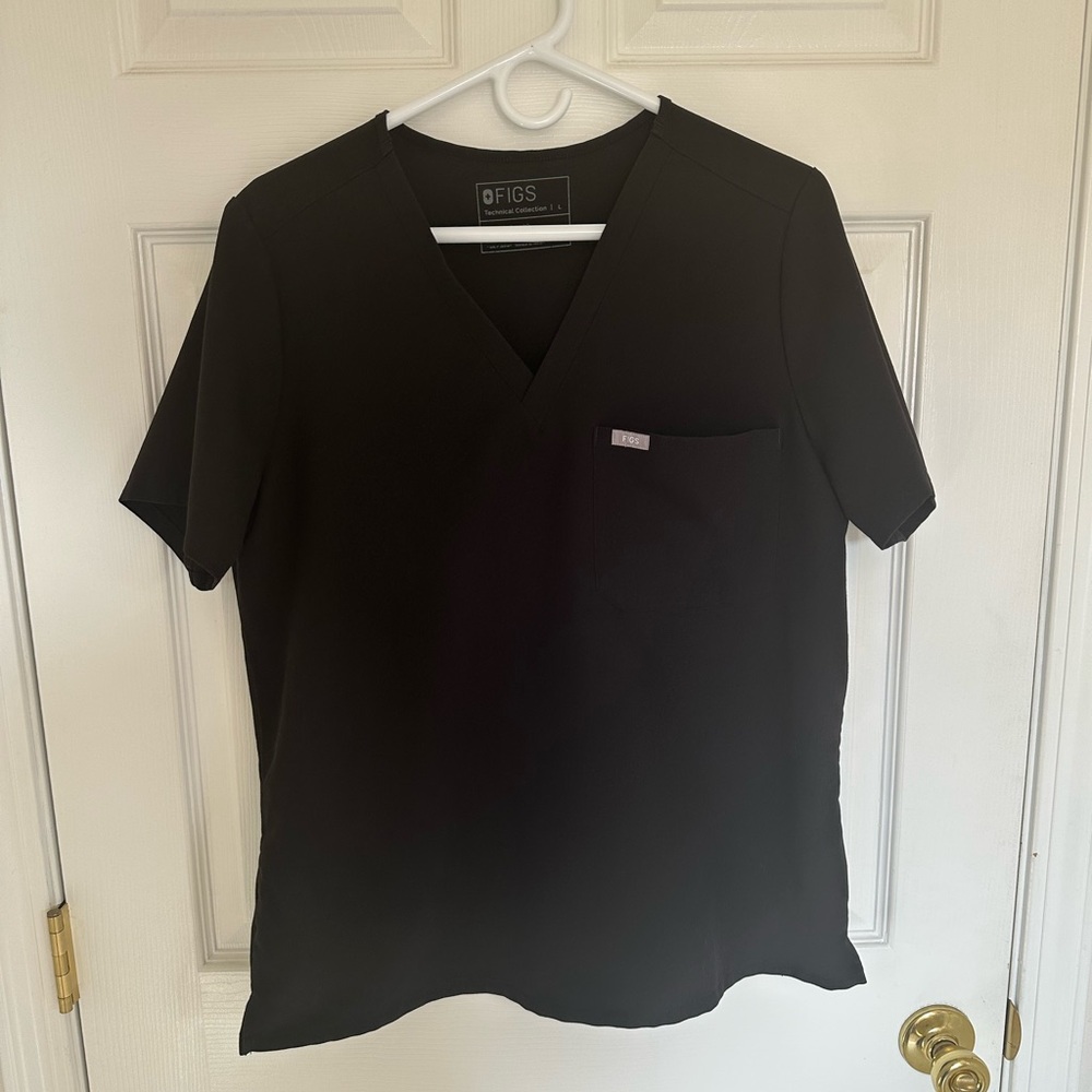 FIGS Women’s Catarina Scrub Top- Black